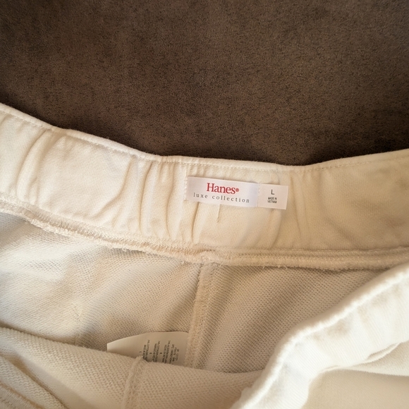 Hanes Luxe Collection Cream Shorts - Picture 4 of 5
